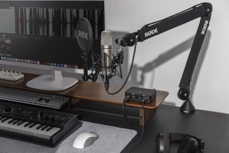rode-nt1-5g-insitu-still-life-silver-nt1-xlr-2-2023-8192x5464-rgb