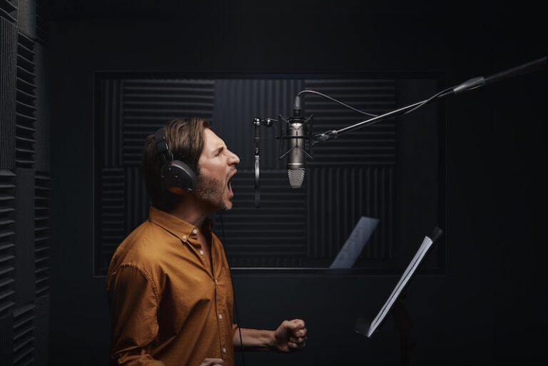 rode-nt1-5g-insitu-voice-over-artist-1-2023-8213x5487-rgb