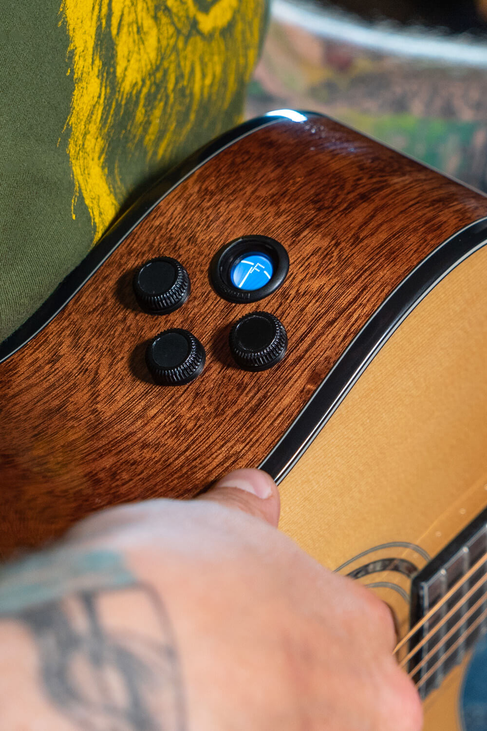 cort-gold-oc6-acoustic-electric-guitar-lifestyle-2