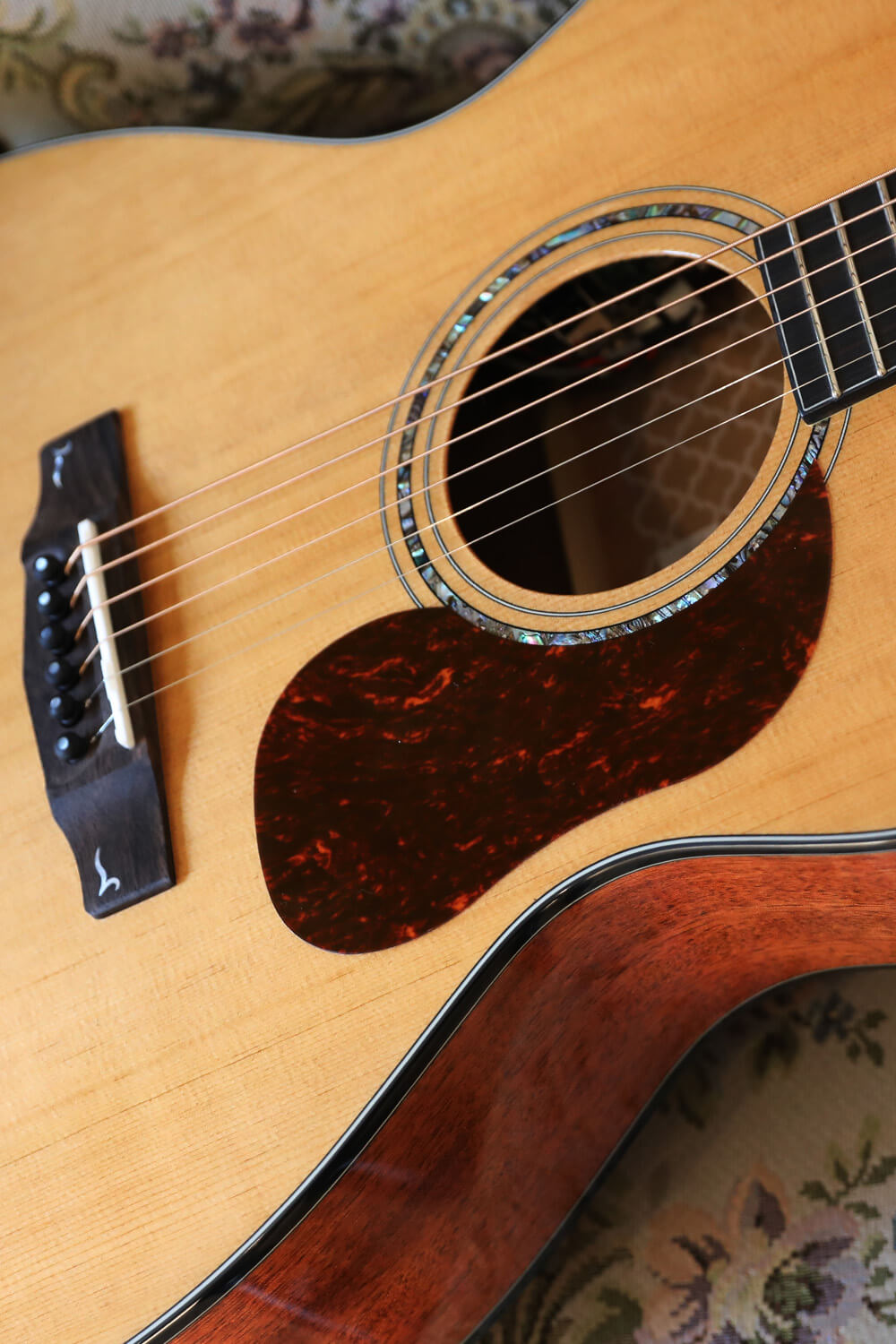 cort-gold-oc6-acoustic-electric-guitar-lifestyle-8