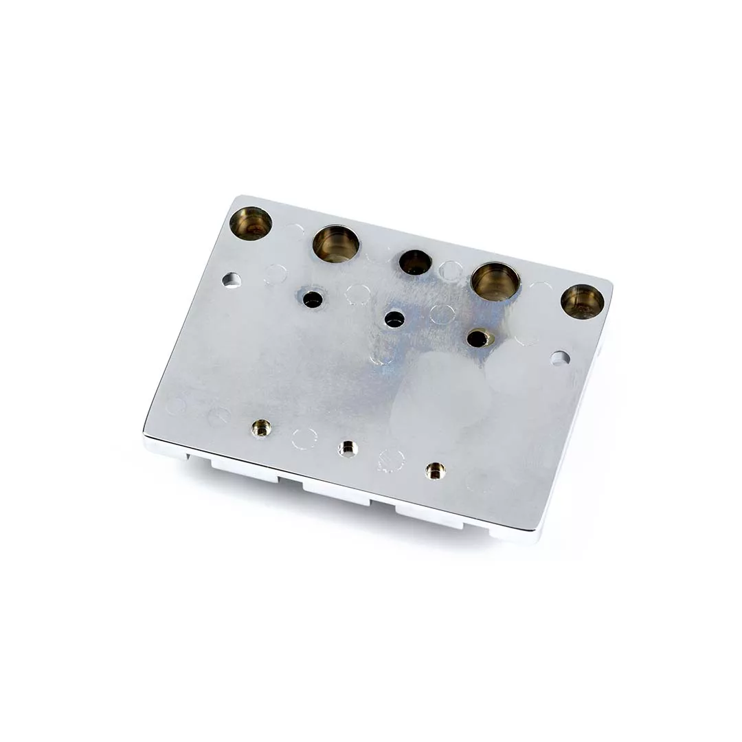 Fender® HiMass™ 4-String Bass Bridge Assembly With Brass Saddles, Chrome - Image 3